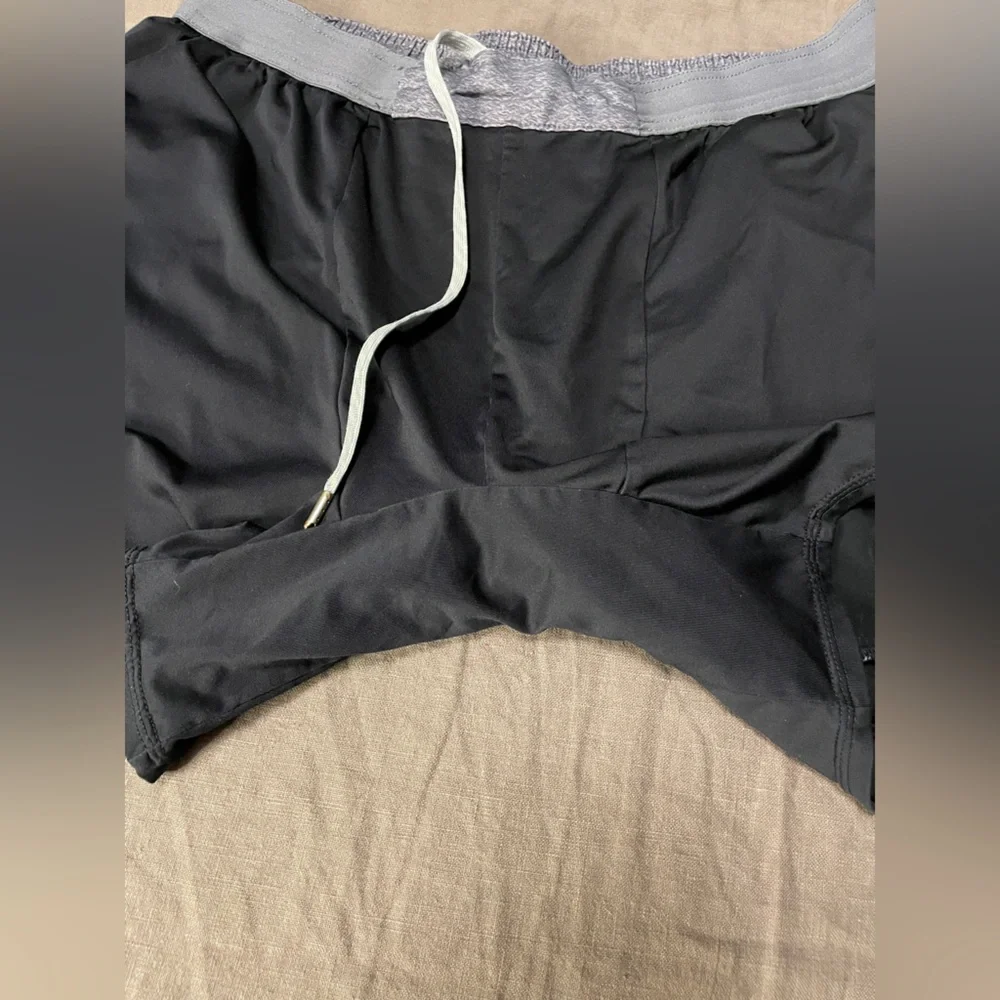 Vuori Men's Evolution Athletic Gym Running Shorts 32 - Picture 7 of 7